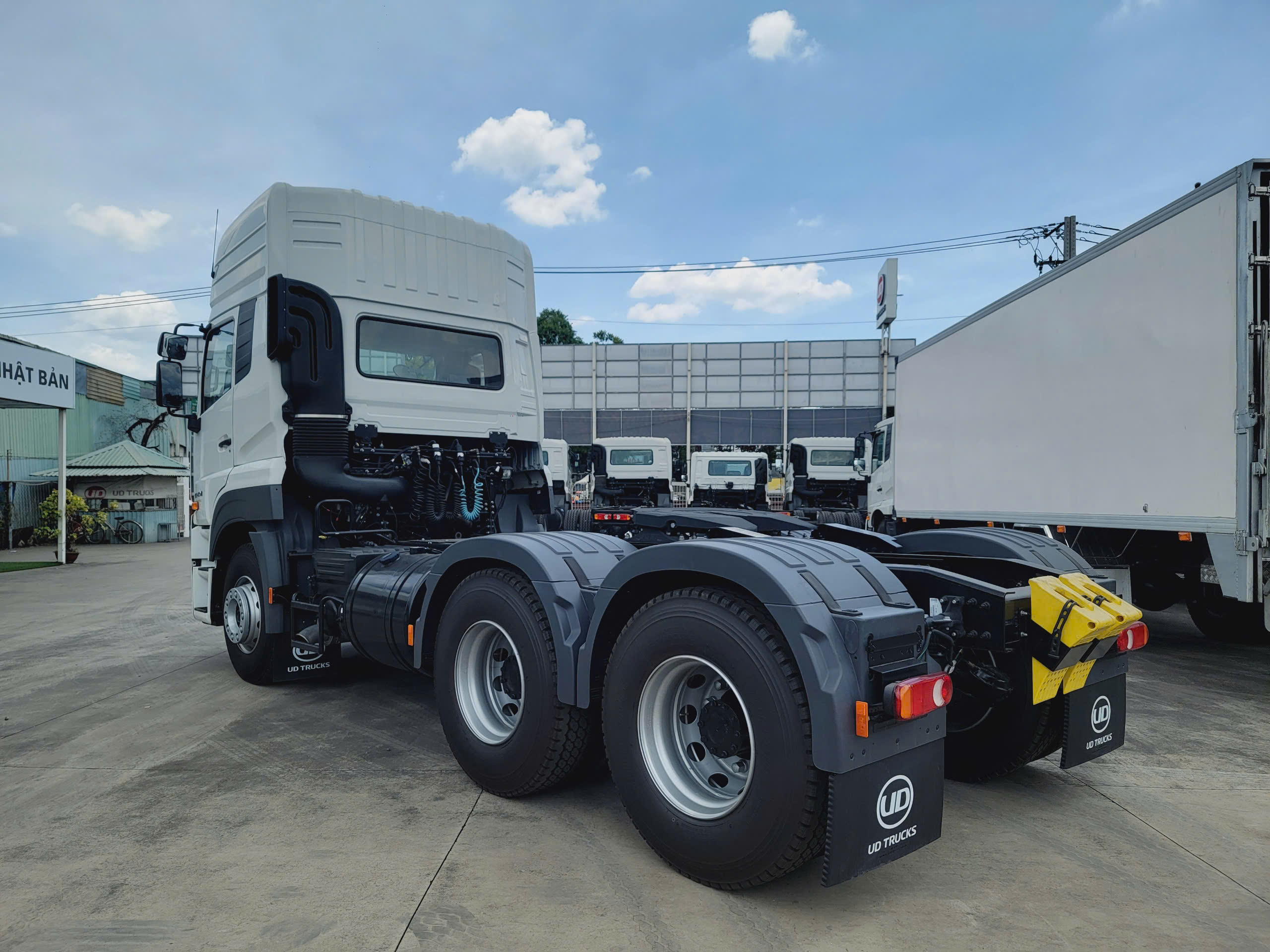 ĐẦU KÉO UD QUESTER GWE 410 HP E5 2023